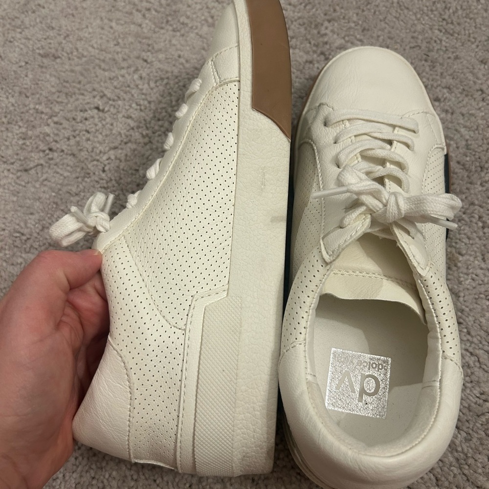 Dolce Vita women's Hillow Ivory & Black Lightweight Sneaker Size 8 - Picture 9 of 9